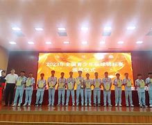 球队团结协作，共同迎接胜利的挑战