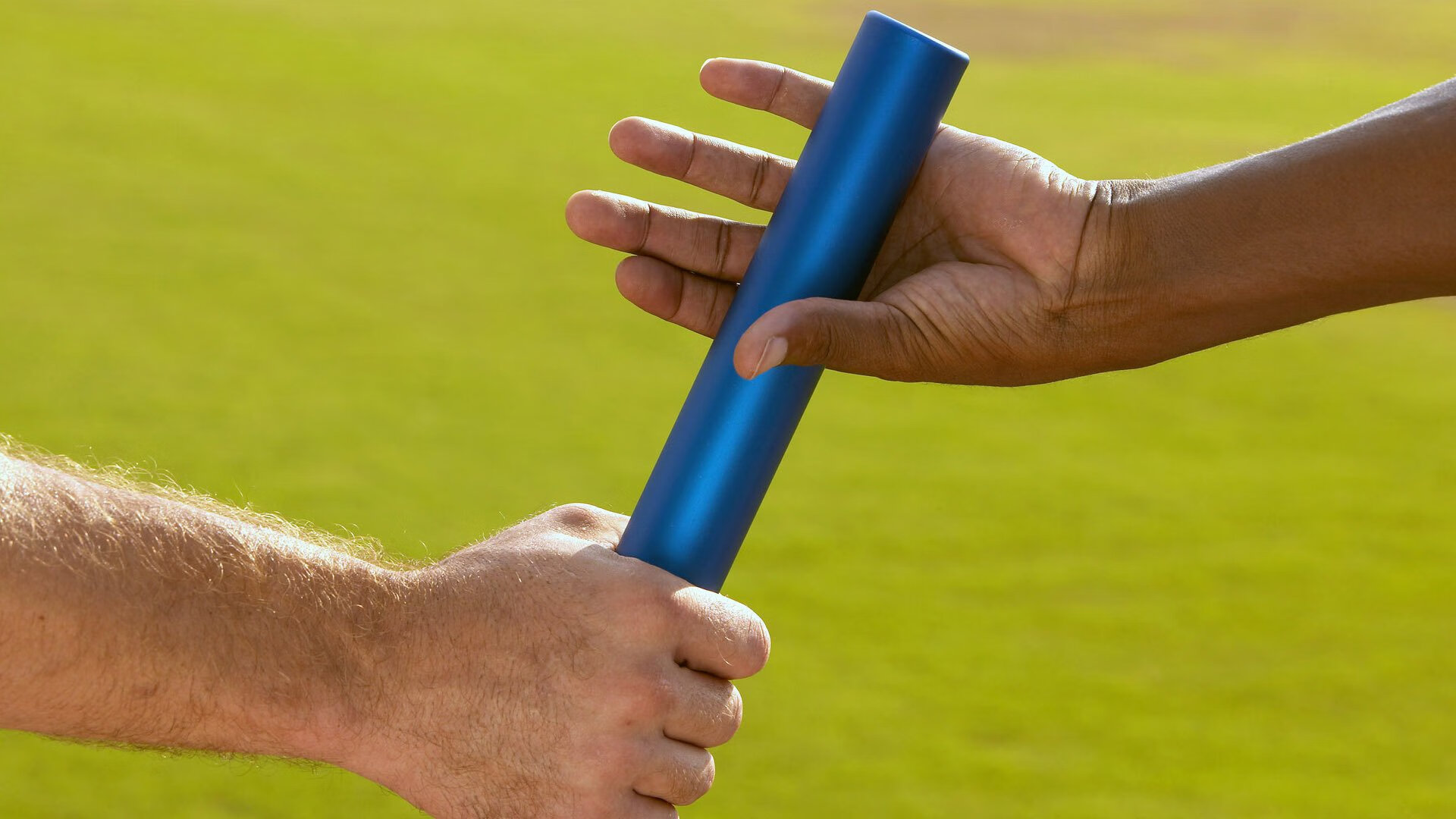 -足球赛场焦点!阿根廷队对阵克罗地亚队,激战正酣,豪门对决再度上演